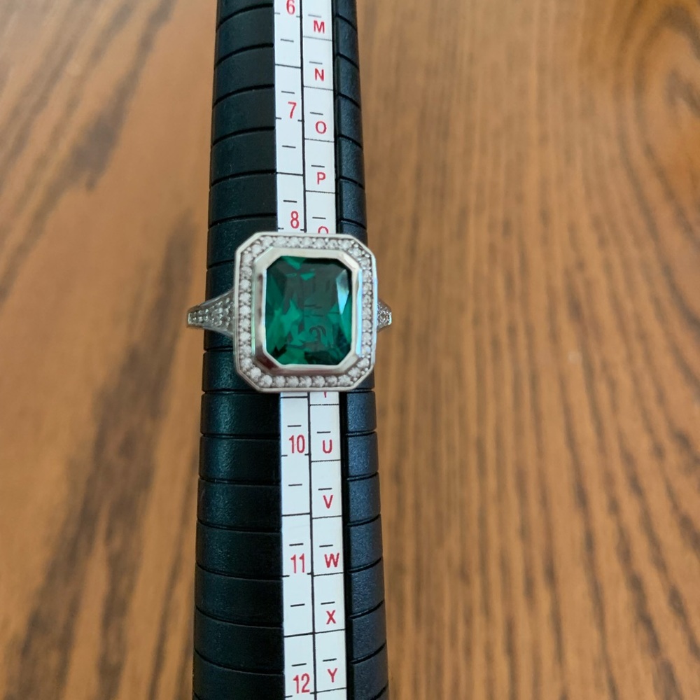 Costume ring, silver & emerald
